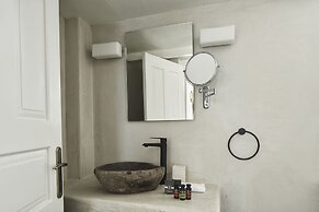 Mr and Mrs White Oia – Santorini