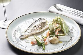 Mr and Mrs White Oia – Santorini