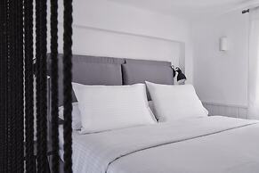 Mr and Mrs White Oia – Santorini