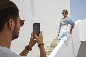 Mr and Mrs White Oia – Santorini