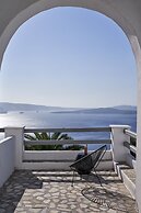 Mr and Mrs White Oia – Santorini