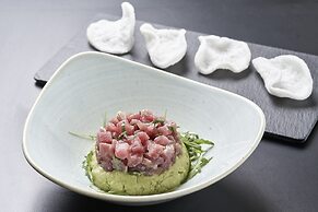 Mr and Mrs White Oia – Santorini