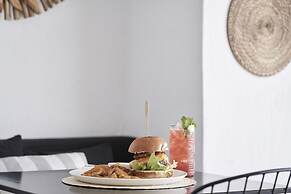 Mr and Mrs White Oia – Santorini