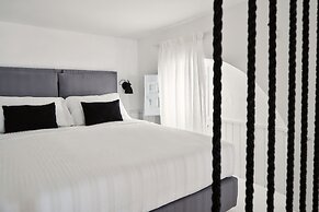 Mr and Mrs White Oia – Santorini