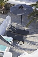 Mr and Mrs White Oia – Santorini