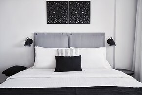 Mr and Mrs White Oia – Santorini