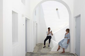 Mr and Mrs White Oia – Santorini