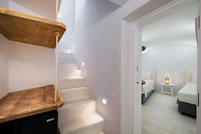 GeorgOIA House Volcano View