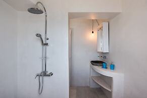 GeorgOIA House Volcano View