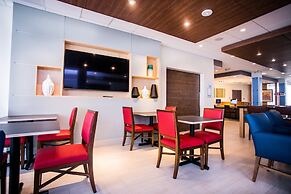 Holiday Inn Express & Suites Rehoboth Beach by IHG