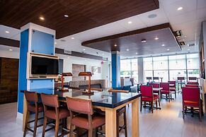 Holiday Inn Express & Suites Rehoboth Beach by IHG