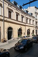 Main Square Apartments - LoftAffair