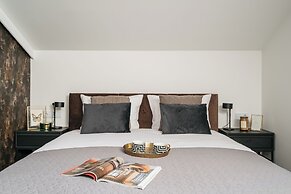 Main Square Apartments - LoftAffair