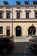 Main Square Apartments - LoftAffair