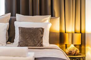 Main Square Apartments - LoftAffair