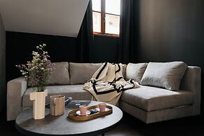 Main Square Apartments - LoftAffair