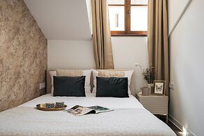 Main Square Apartments - LoftAffair