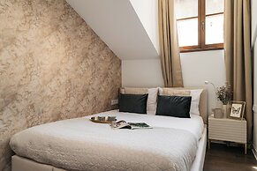 Main Square Apartments - LoftAffair