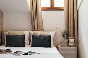 Main Square Apartments - LoftAffair