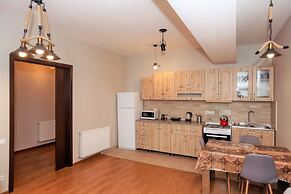 One Bedroom apartment for shopaholics