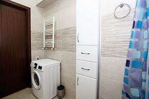 One Bedroom apartment for shopaholics
