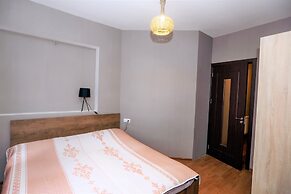 One Bedroom apartment for shopaholics