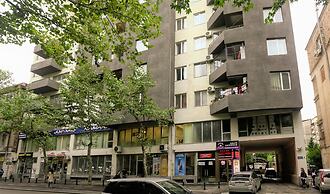 One Bedroom apartment for shopaholics