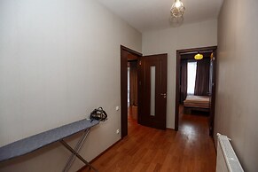One Bedroom apartment for shopaholics