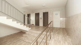 One Bedroom apartment for shopaholics