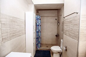 One Bedroom apartment for shopaholics