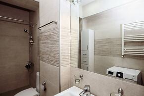 One Bedroom apartment for shopaholics