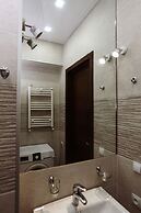 One Bedroom apartment for shopaholics