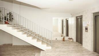 One Bedroom apartment for shopaholics