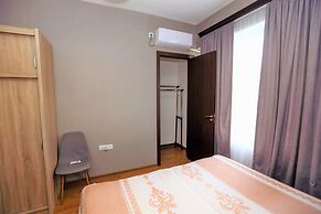 One Bedroom apartment for shopaholics
