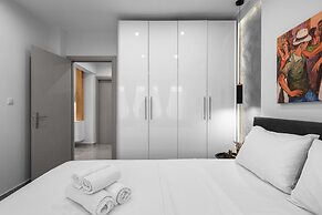 White and Wood Nilie Hospitality MGMT