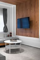 White and Wood Nilie Hospitality MGMT