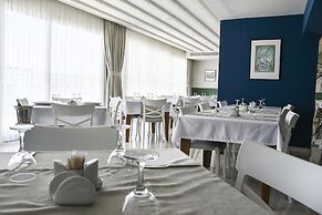Mimoza Beach Hotel