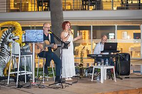 Mimoza Beach Hotel