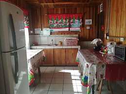 Pensión y Cabinas Colibrí Monteverde B&B