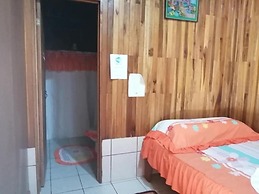 Pensión y Cabinas Colibrí Monteverde B&B