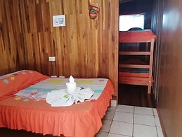 Pensión y Cabinas Colibrí Monteverde B&B