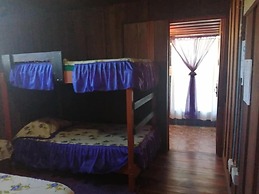 Pensión y Cabinas Colibrí Monteverde B&B