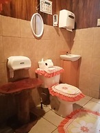 Pensión y Cabinas Colibrí Monteverde B&B