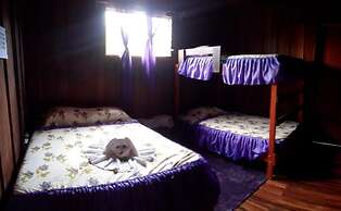 Pensión y Cabinas Colibrí Monteverde B&B