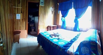 Pensión y Cabinas Colibrí Monteverde B&B