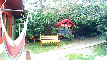 Pensión y Cabinas Colibrí Monteverde B&B