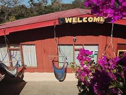 Pensión y Cabinas Colibrí Monteverde B&B