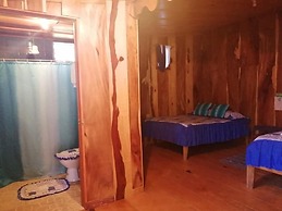 Pensión y Cabinas Colibrí Monteverde B&B