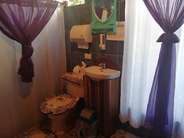 Pensión y Cabinas Colibrí Monteverde B&B