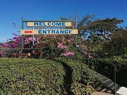 Pensión y Cabinas Colibrí Monteverde B&B